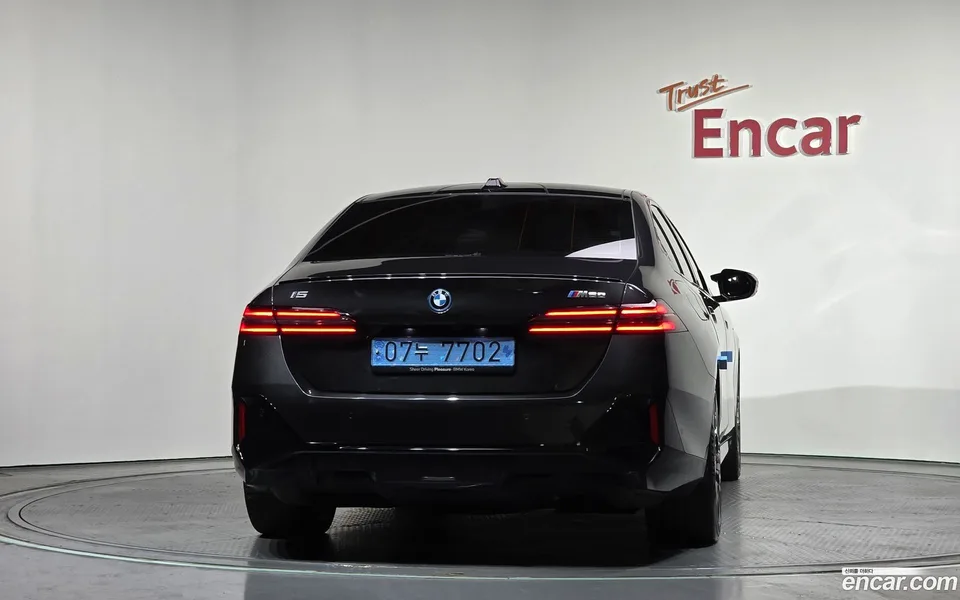 BMW i5 M60 xDrive 2023 — миниатюра 3