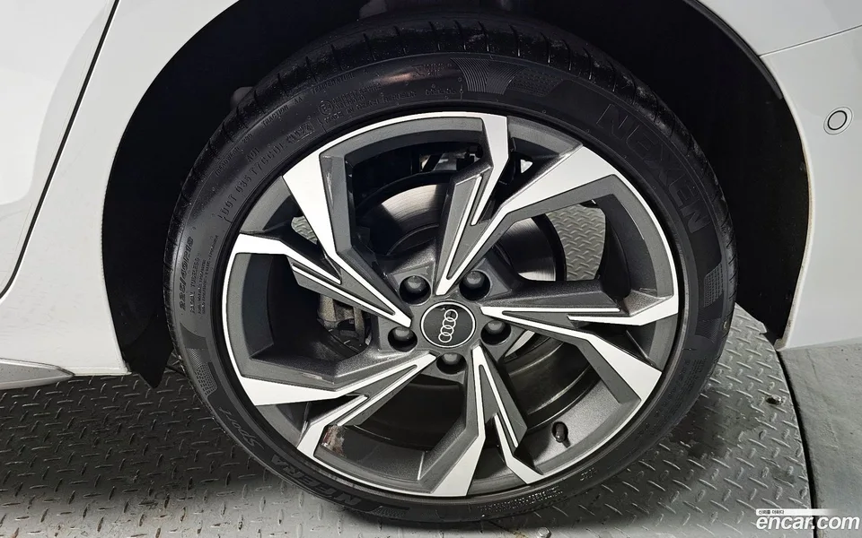Audi A3 (8Y) 40 TFSI 2025 — миниатюра 2