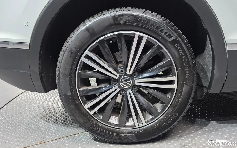 Volkswagen Tiguan 2.0 TDI 2023 — миниатюра 2