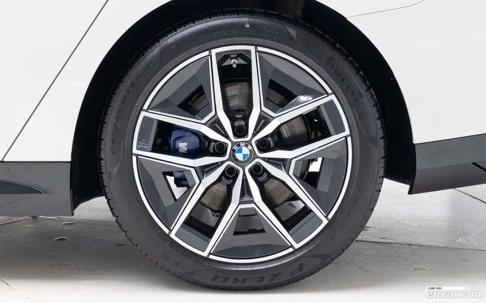 BMW 5 Series 523d M 2025 — миниатюра 5