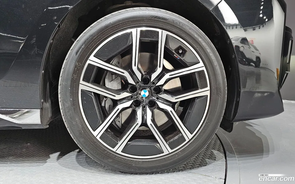 BMW 7 Series 740i xDrive M 2024 — миниатюра 2