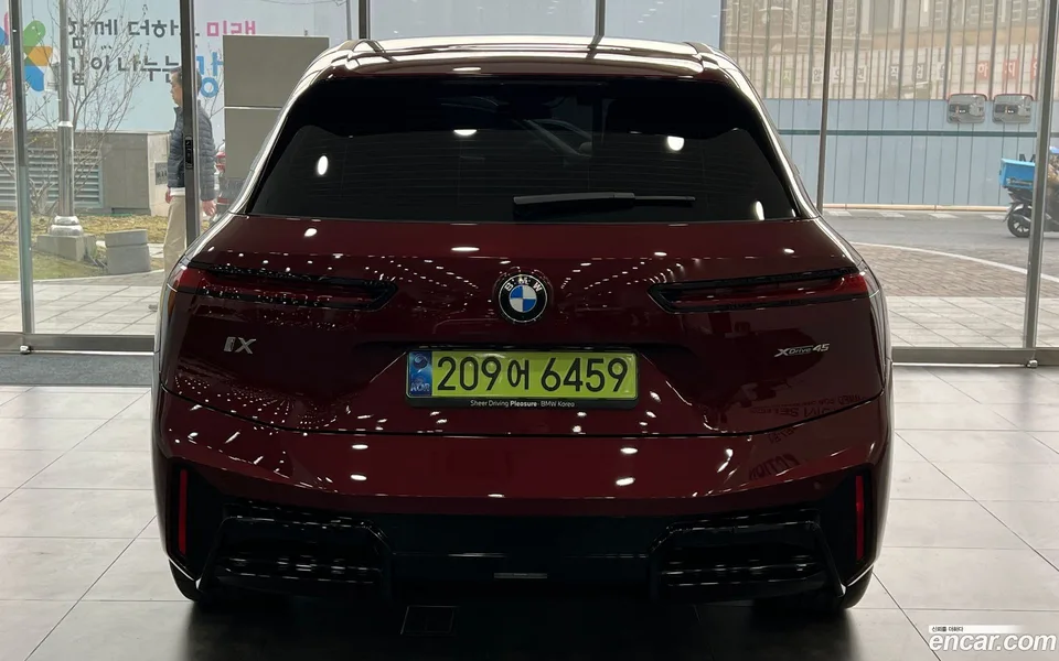 BMW iX xDrive45 M 2025 — миниатюра 4