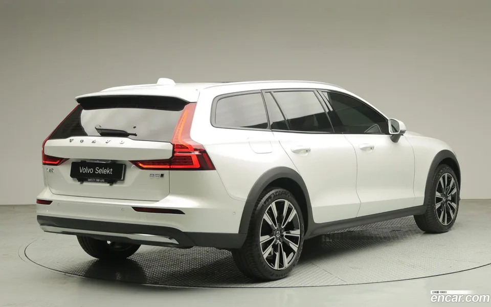 Volvo V60 Cross Country B5 AWD 2025 — миниатюра 4