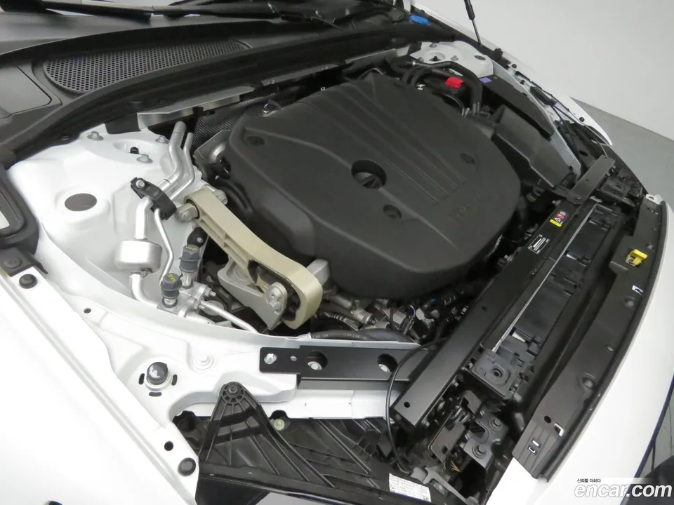 Volvo V60 Cross Country B5 AWD 2025 — миниатюра 5