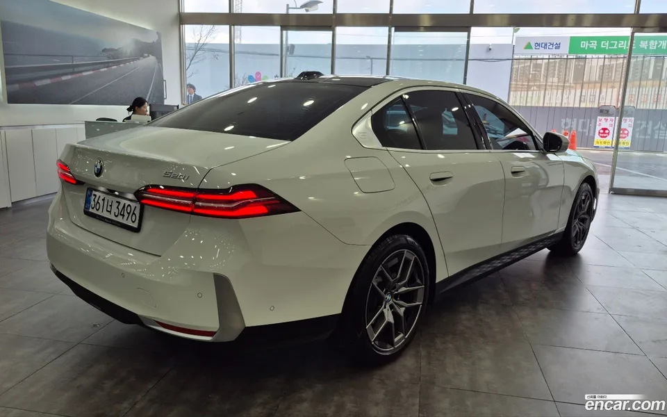 BMW 5 Series 520i 2025 — миниатюра 4