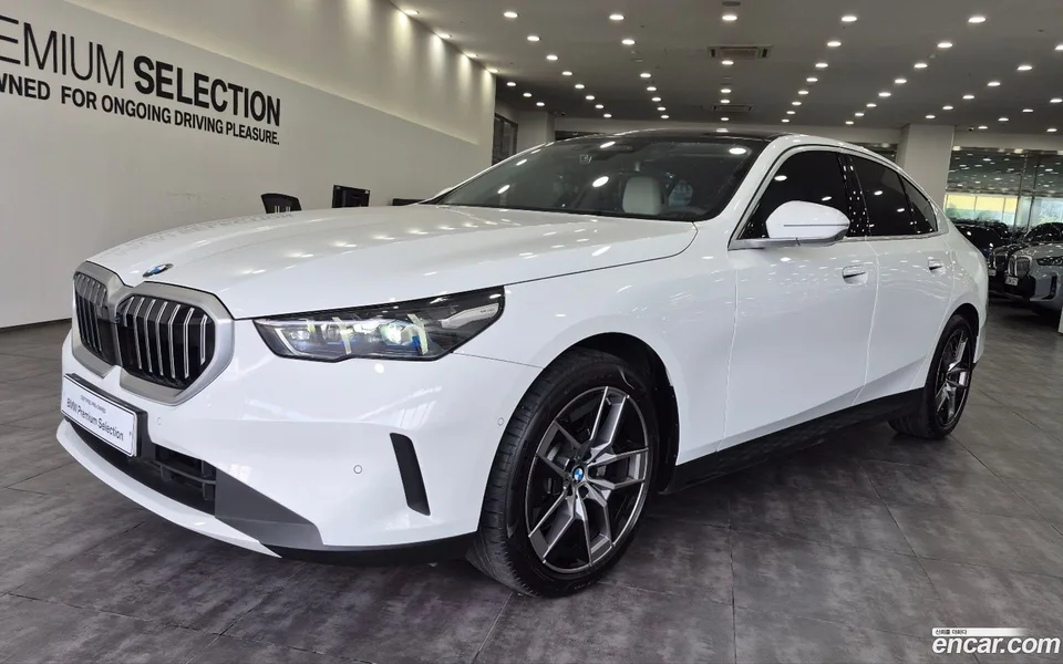 BMW 5 Series 520i 2025 — фото 1, купить с доставкой в Москву