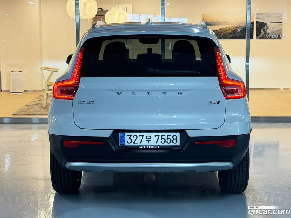 Volvo XC40 B4 2025 — миниатюра 4