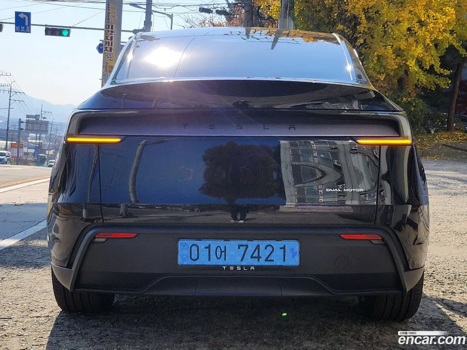 Tesla Model Y AWD 2025 — миниатюра 4
