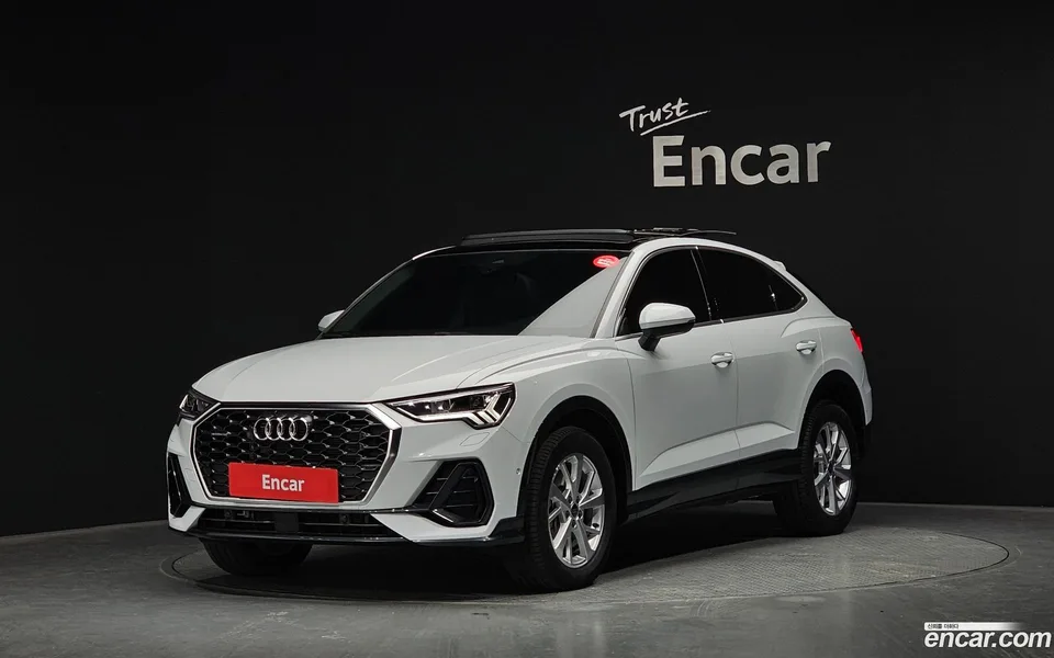 Audi Q3 40 TFSI 2024 — фото 1, купить с доставкой в Москву