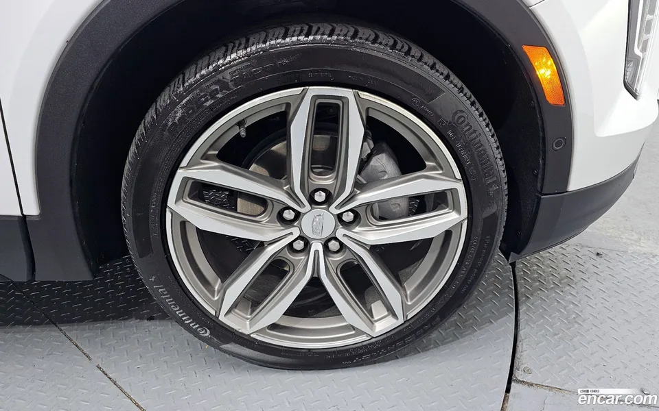 Cadillac XT4 2.0 AWD 2022 — миниатюра 2