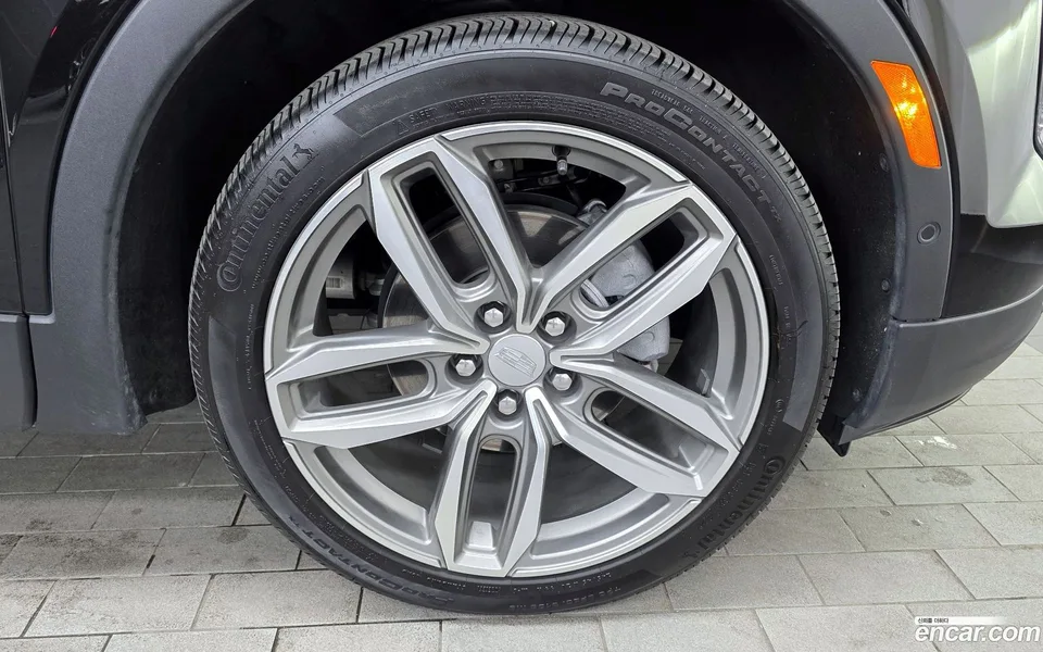 Cadillac XT4 2.0 AWD 2023 — миниатюра 2