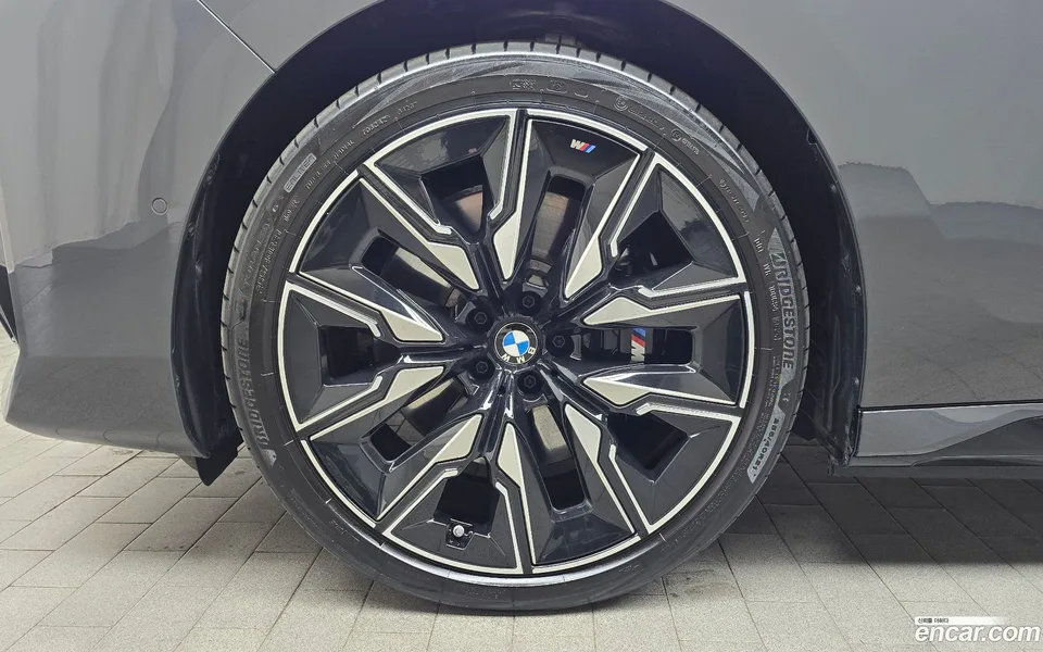 BMW i7 M70 xDrive M 2025 — миниатюра 2