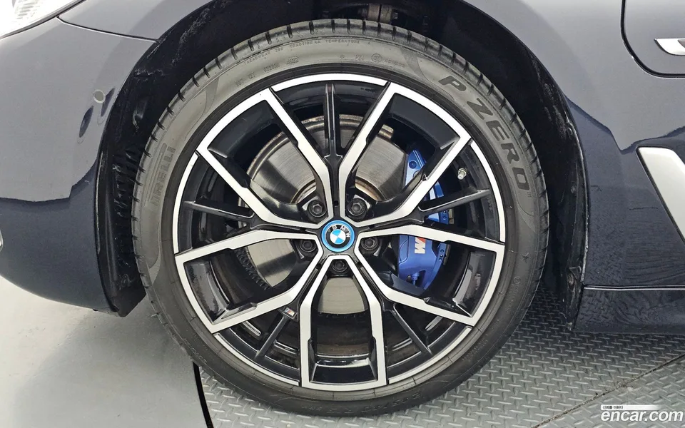 BMW 5 Series 530e M 2023 — миниатюра 2