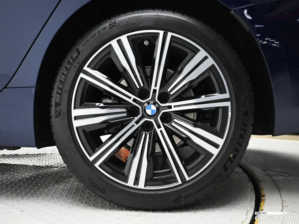 BMW 3 Series 320i 2025 — миниатюра 2
