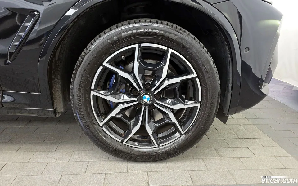 BMW X4 xDrive20i M 2023 — миниатюра 2