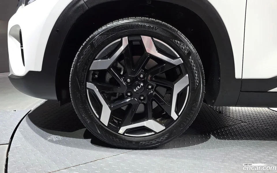 Kia Seltos 1.6 2WD 2023 — миниатюра 2