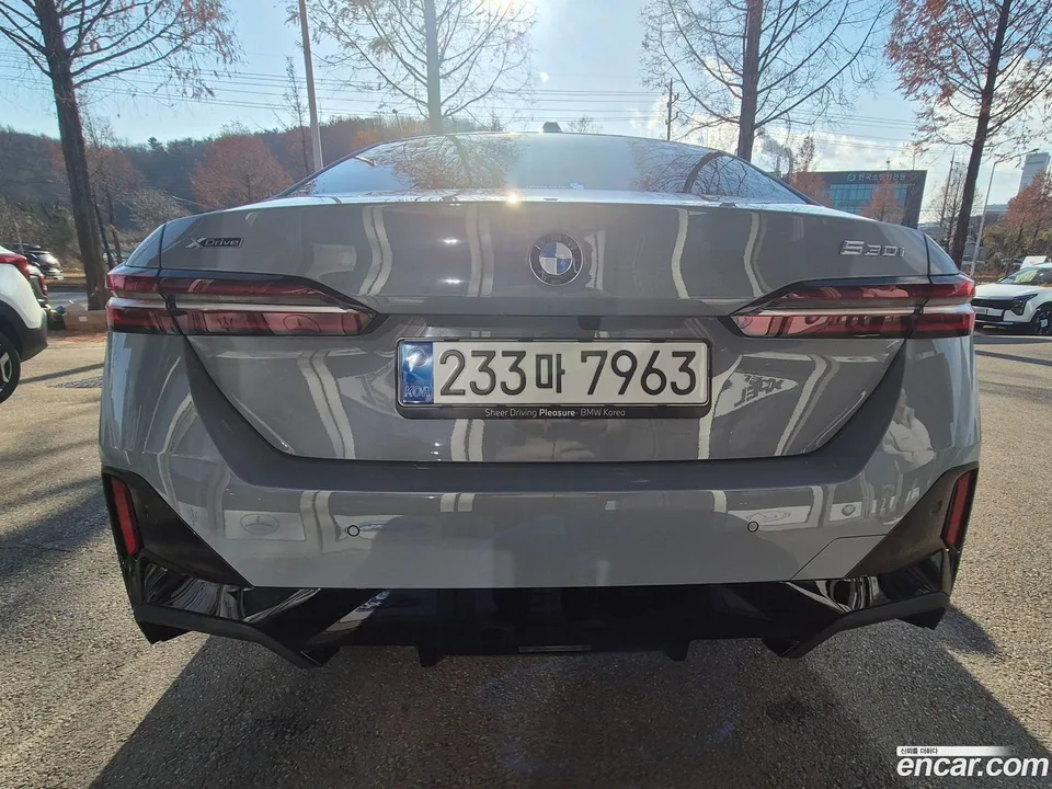 BMW 5 Series 530i xDrive M 2025 — миниатюра 2