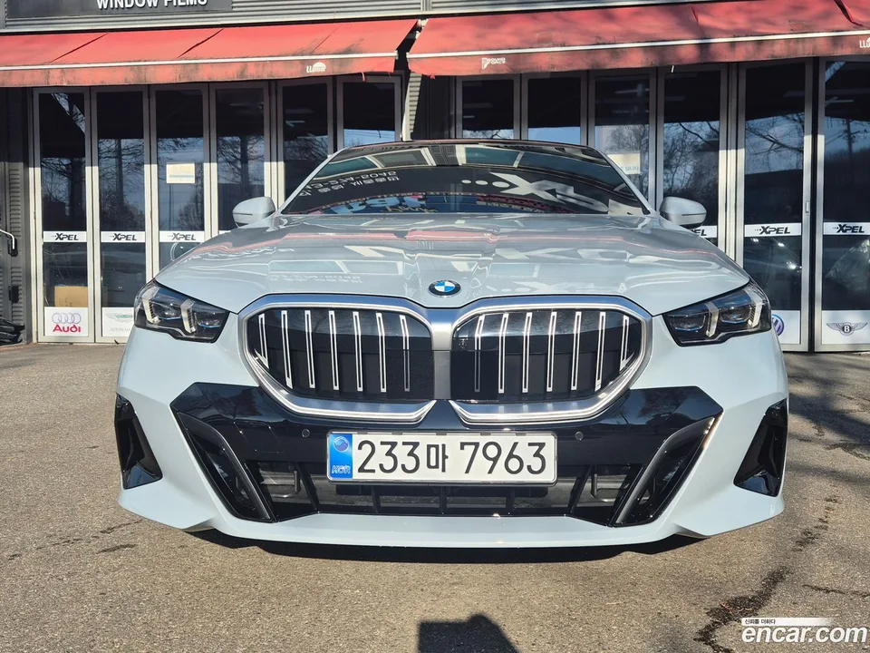 BMW 5 Series 530i xDrive M 2025 — фото 1, купить с доставкой в Москву