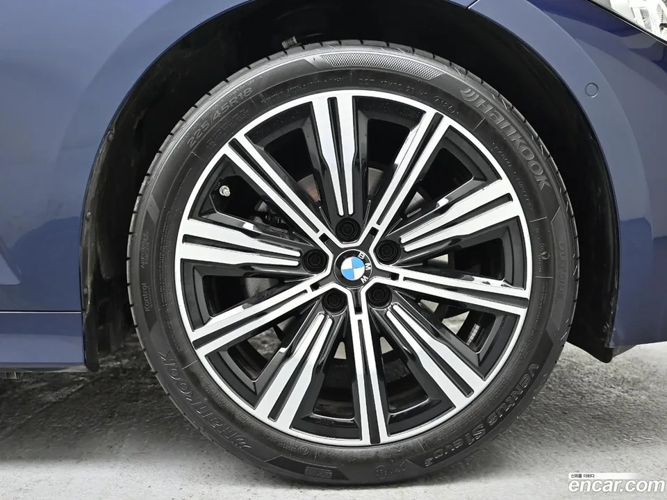BMW 3 Series 320i 2025 — миниатюра 2