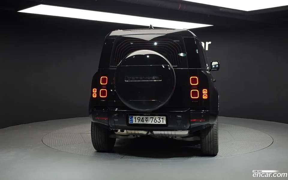 Land Rover Defender 110 D300 X- HSE 2025 — миниатюра 4