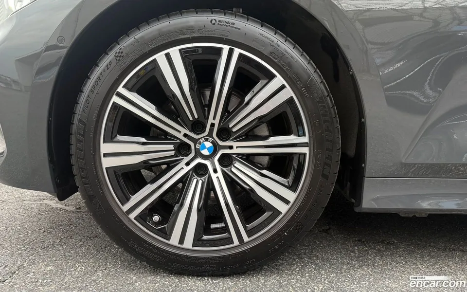BMW 3 Series 320i 2025 — миниатюра 2