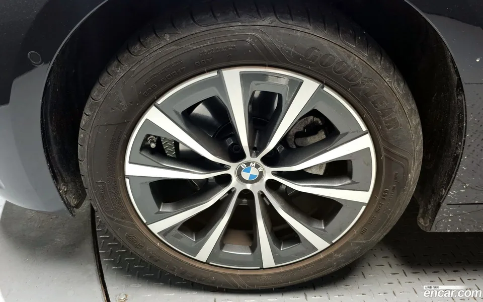 BMW 3 Series 320i 2022 — миниатюра 2