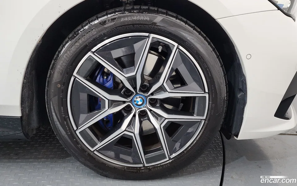 BMW i5 eDrive 40 M 2025 — миниатюра 2