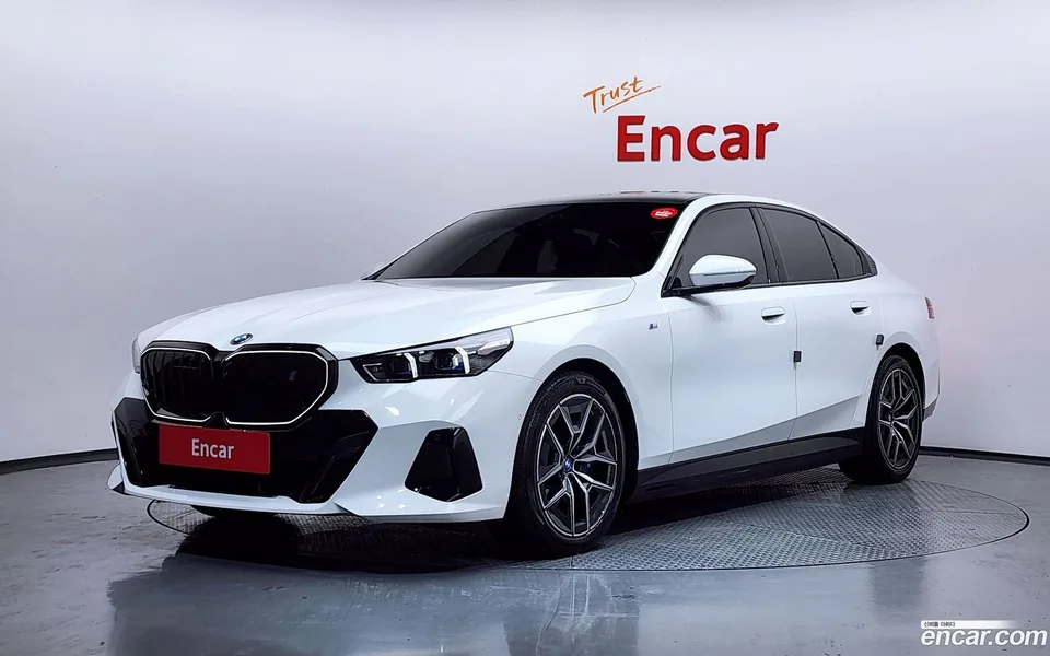 BMW i5 eDrive 40 M 2025 — фото 1, купить с доставкой в Москву