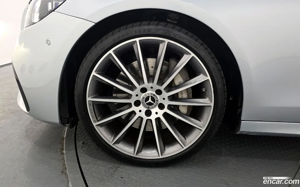 Mercedes-Benz E-Class E350 4MATIC AMG Line 2022 — миниатюра 5