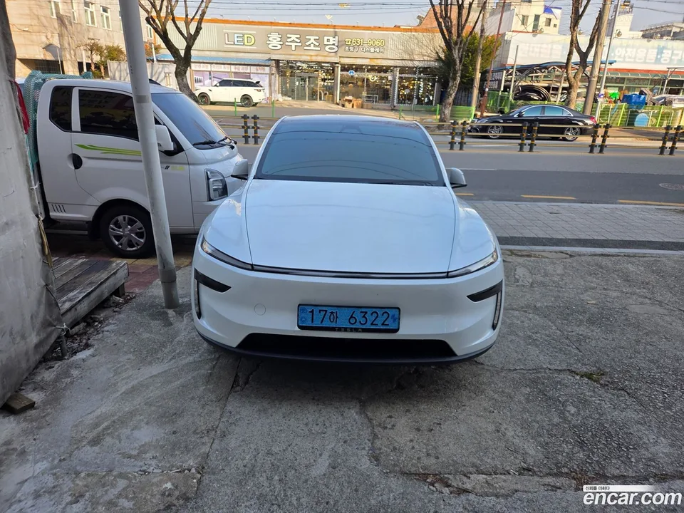 Tesla Model Y RWD 2025 — миниатюра 3