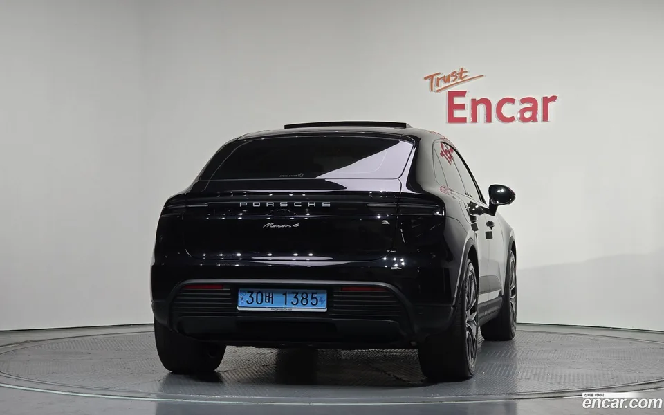 Porsche Macan Electric 4 2025 — миниатюра 4