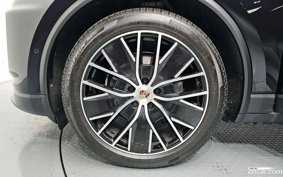 Porsche Macan Electric 4 2025 — миниатюра 2