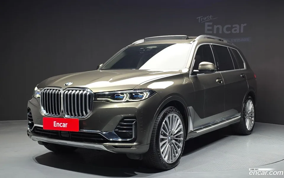BMW X7 xDrive 40d 7 2022 — фото 1, купить с доставкой в Москву