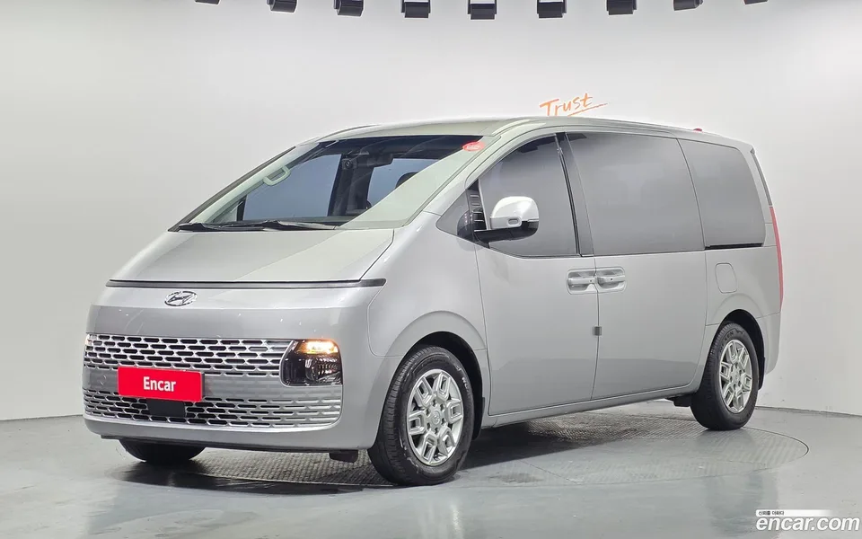 Hyundai Staria 4WD 11 2023 — фото 1, купить с доставкой в Москву