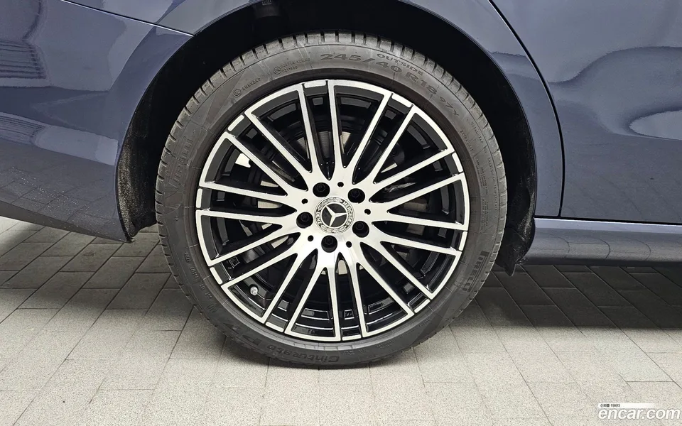Mercedes-Benz C-Class C200 2025 — миниатюра 5