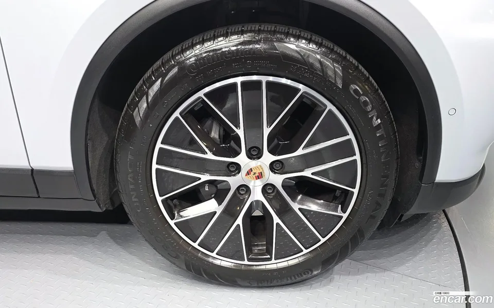 Porsche Macan Electric 4 2025 — миниатюра 2