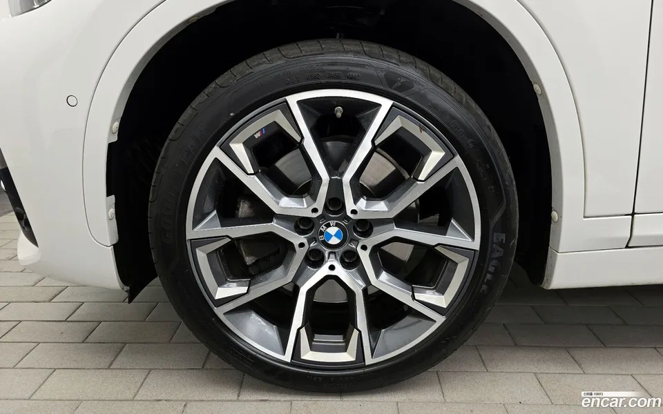 BMW X1 xDrive 20i M 2022 — миниатюра 2