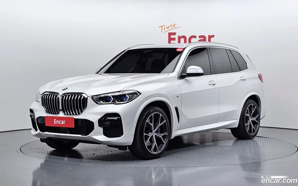 BMW X5 xDrive 40i M 2023 — фото 1, купить с доставкой в Москву