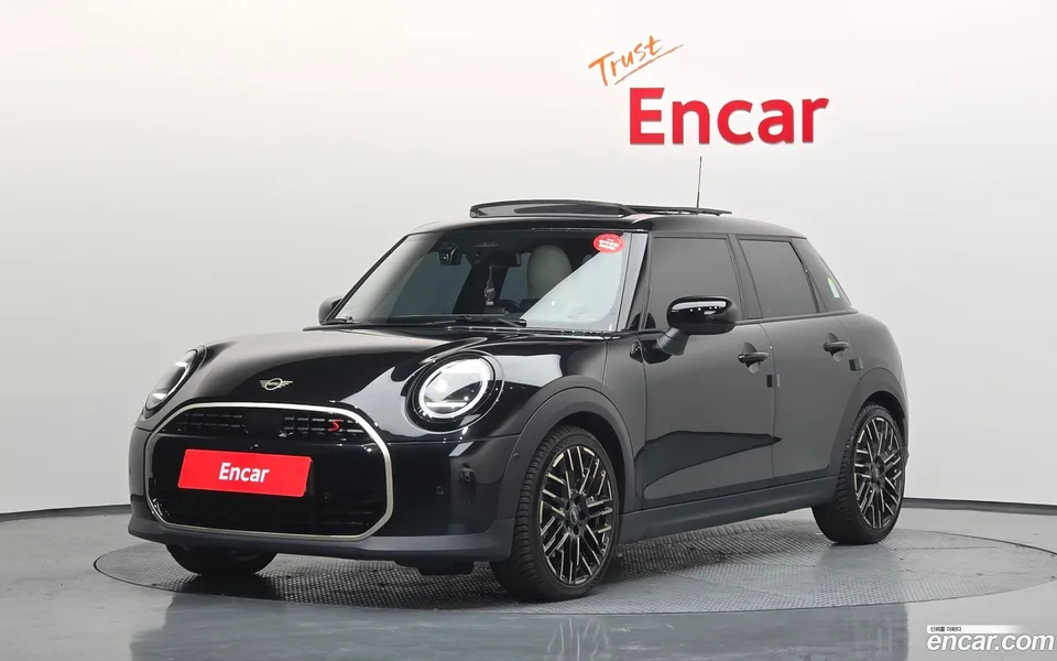 MINI Cooper S 5 2024 — фото 1, купить с доставкой в Москву