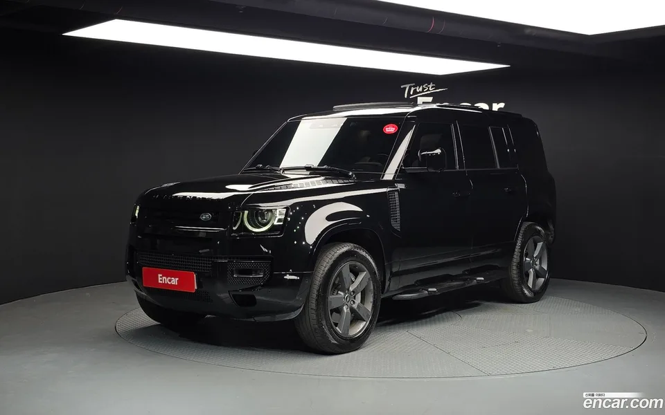 Land Rover Defender 110 D300 X- HSE 2025 — фото 1, купить с доставкой в Москву