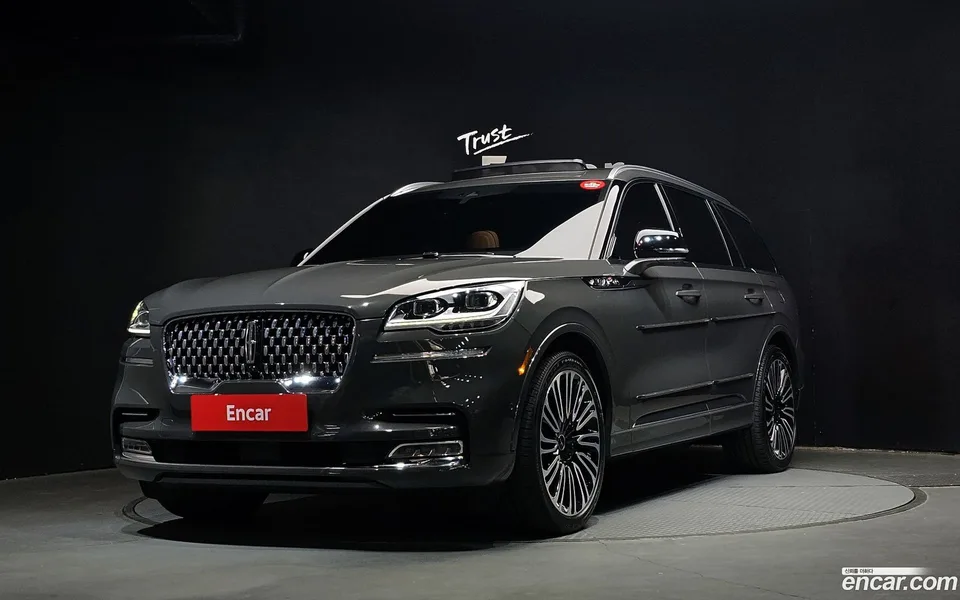 Lincoln Aviator 3.0 AWD 2023 — фото 1, купить с доставкой в Москву