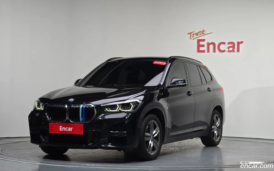 BMW X1 xDrive 20i M 2022 — фото 1, купить с доставкой в Москву