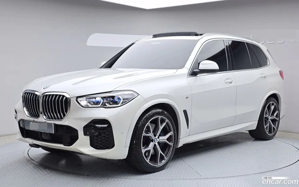 BMW X5 xDrive 30d M 2022 — фото 1, купить с доставкой в Москву