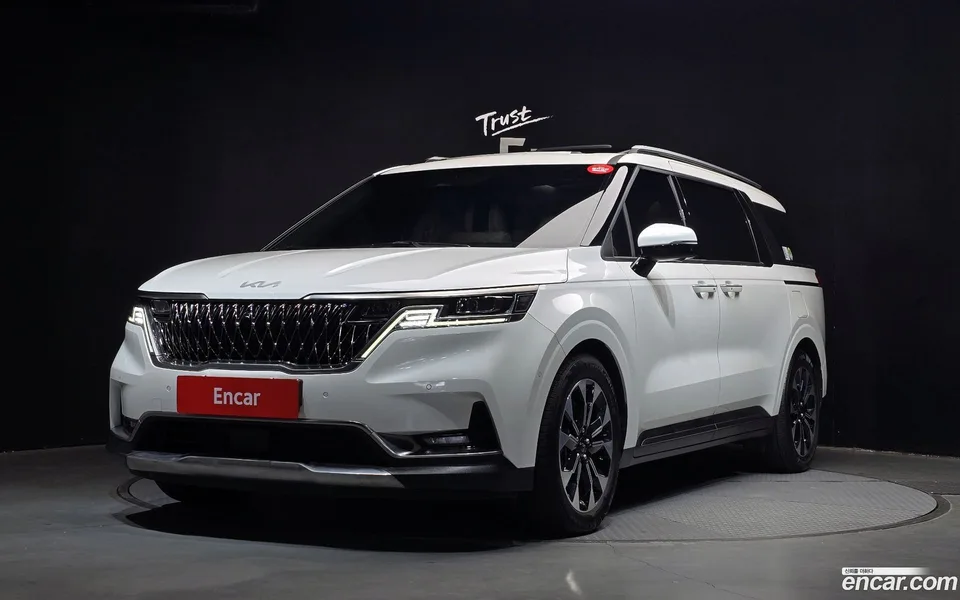 Kia Carnival 7 2023 — фото 1, купить с доставкой в Москву