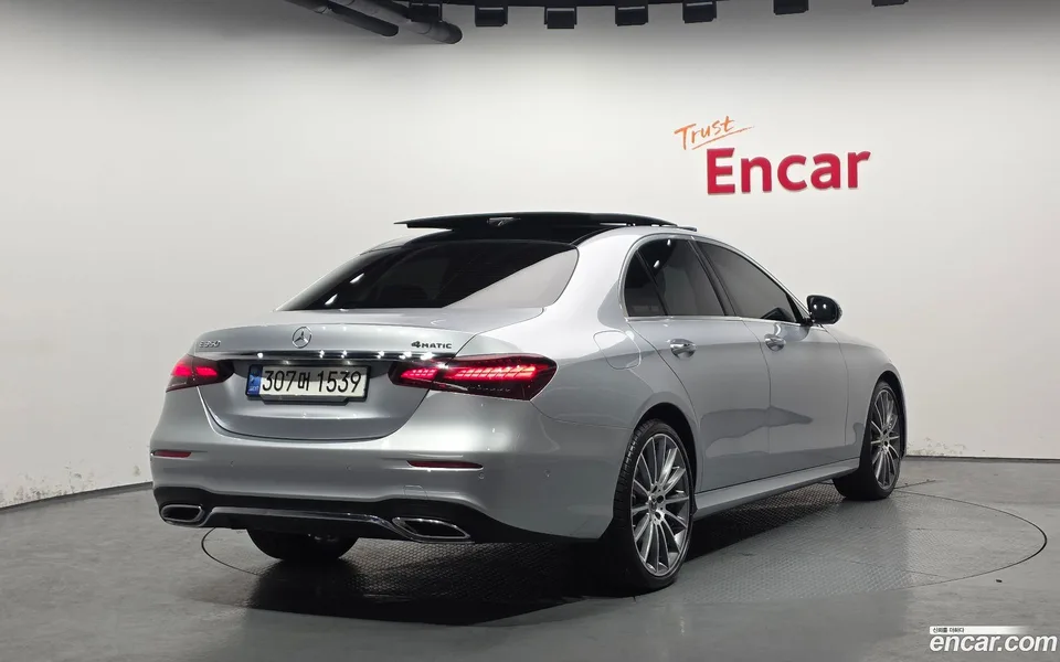 Mercedes-Benz E-Class E350 4MATIC AMG Line 2022 — миниатюра 2
