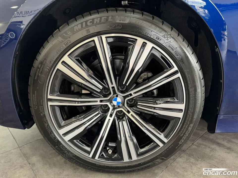 BMW 3 Series 320i 2025 — миниатюра 2