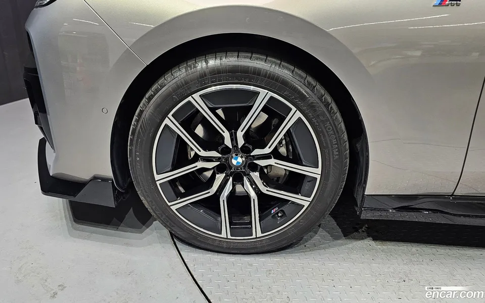 BMW 7 Series 740d xDrive M 2025 — миниатюра 2