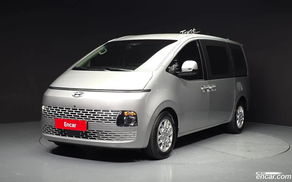 Hyundai Staria 3 2022 — фото 1, купить с доставкой в Москву