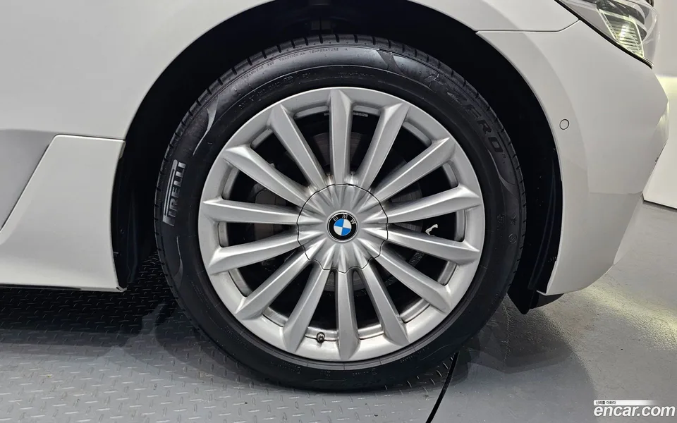 BMW 6 Series GT 630i xDrive 2023 — миниатюра 2