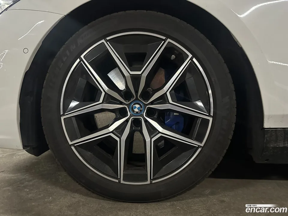 BMW i5 eDrive 40 M 2024 — thumbnail 5